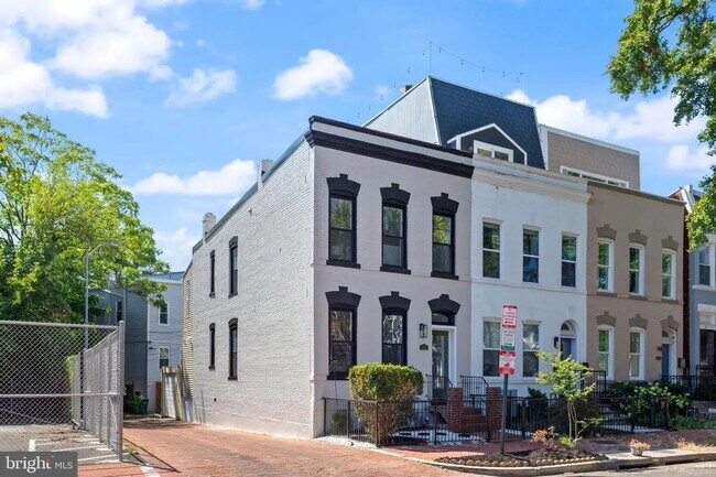 116 Thomas St NW in Washington, DC - Building Photo - Building Photo