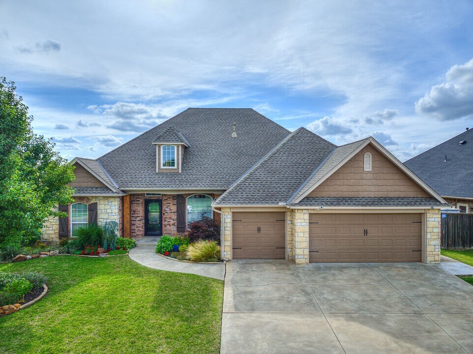11317 Fiddlesticks Ln in Yukon, OK - Building Photo