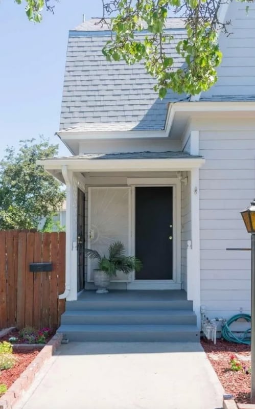 323 W Myrtle St in Hanford, CA - Building Photo - Building Photo