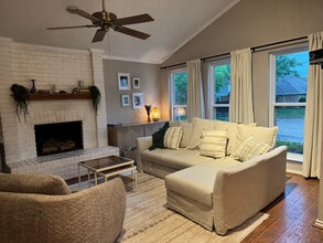 2812 Prescott Dr in Carrollton, TX - Foto de edificio - Building Photo