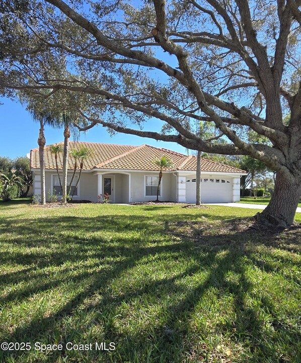 1011 Barclay Ct in Melbourne, FL - Building Photo