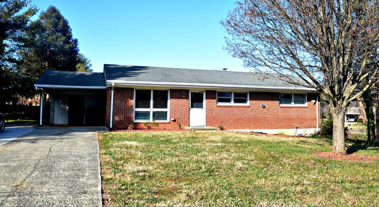 1411 Nelson Dr in Lynchburg, VA - Building Photo