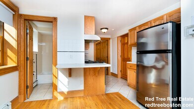 89 Myrtle St, Unit 4 in Boston, MA - Foto de edificio - Building Photo
