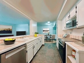 1020 E Washington Ave in Escondido, CA - Building Photo - Building Photo