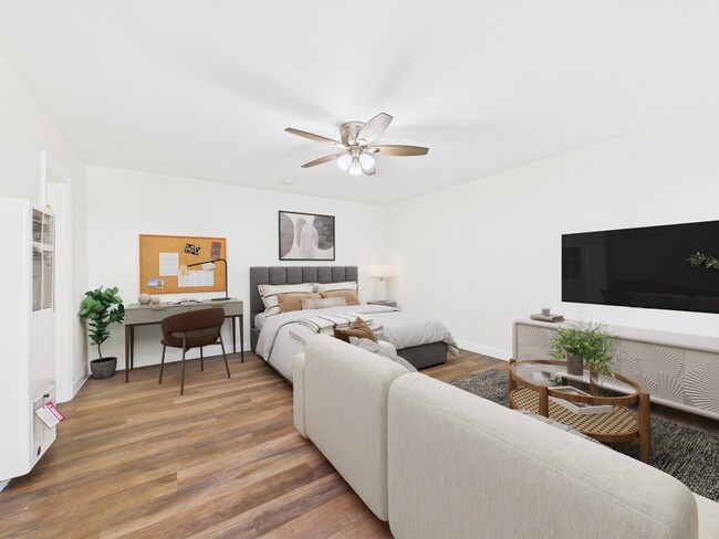 13060 Burbank Blvd. Apartments in Sherman Oaks, CA - Foto de edificio - Building Photo