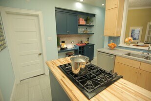 3443 Hennepin Ave in Minneapolis, MN - Building Photo