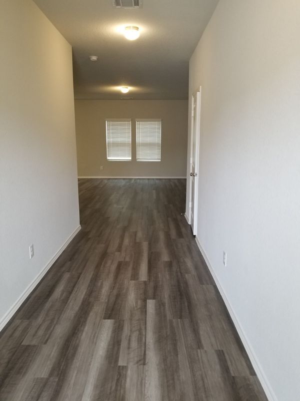 7930 Oak Mdws Bnd in San Antonio, TX - Foto de edificio - Building Photo