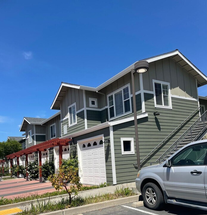 1818 Moore Blvd in Davis, CA - Building Photo