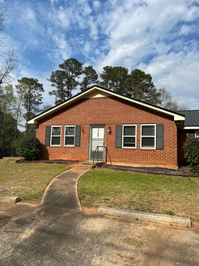 1755-1757 Cedar Shoals Dr in Athens, GA - Building Photo - Building Photo