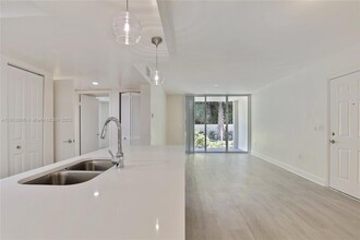 3605 NE 207th St, Unit 3104 in Miami, FL - Building Photo - Building Photo
