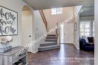 520 N Shady Grove Way in Kuna, ID - Building Photo - Building Photo