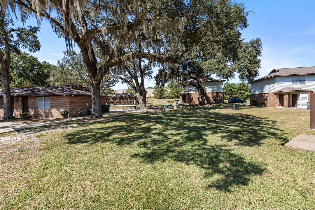 Emerald Cove West in Valparaiso, FL - Foto de edificio