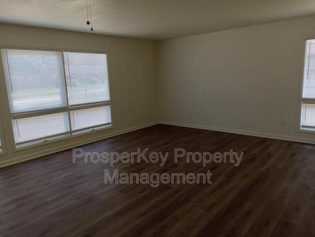 property at 3026 Avondale Rd