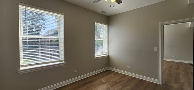 2552 S Central Park Ave, Unit 2 in Chicago, IL - Foto de edificio - Building Photo