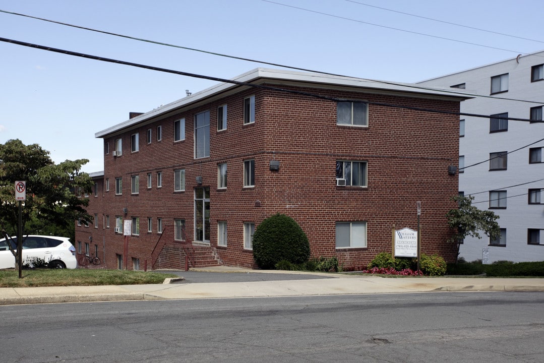 William Watters Apartments in Arlington, VA - Building Photo