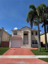7481 Santa Monica Dr in Margate, FL - Building Photo