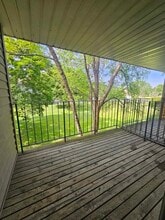 78 N Victoria Ln, Unit F in Streamwood, IL - Foto de edificio - Building Photo