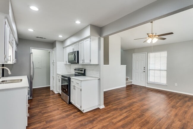 property at 117 Peachtree Ct