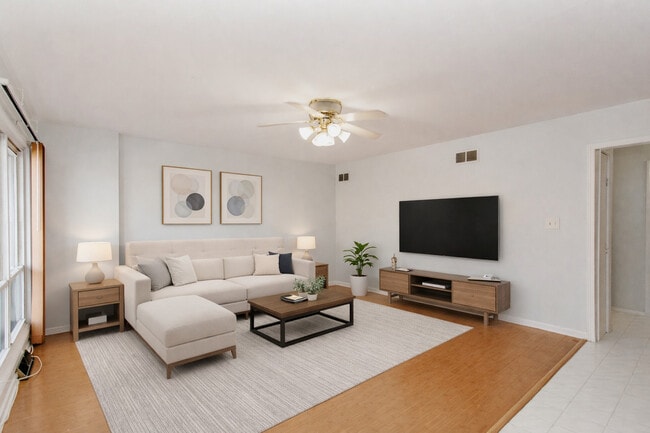 612 Maple Ct in Mount Prospect, IL - Building Photo - Building Photo