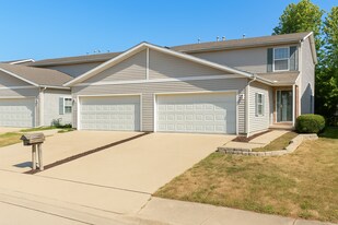 208 Parktrail Rd in Normal, IL - Building Photo