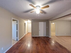 2016 Creston Dr-Unit -2 in Houston, TX - Building Photo - Building Photo