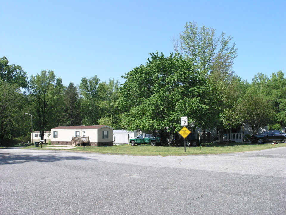 100 Barrington Cir in Greer, SC - Building Photo