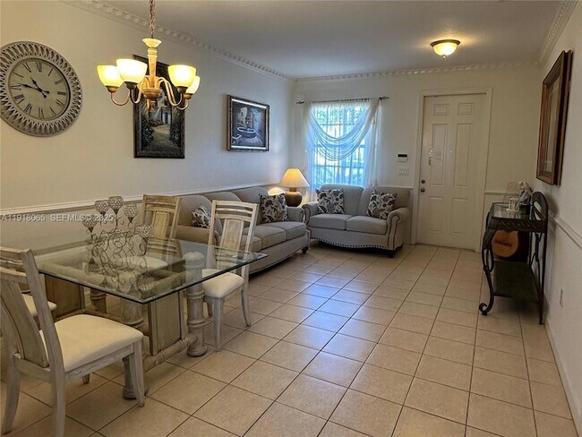 13261 SW 127th Ct in Miami, FL - Foto de edificio - Building Photo