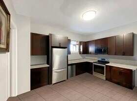 7055 N Clark St, Unit 2 in Chicago, IL - Building Photo