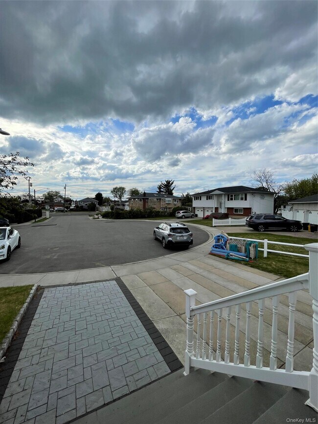 5 Jeffrey Ct in Syosset, NY - Building Photo - Building Photo