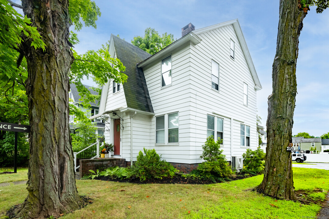 856 Main St in Torrington, CT - Building Photo