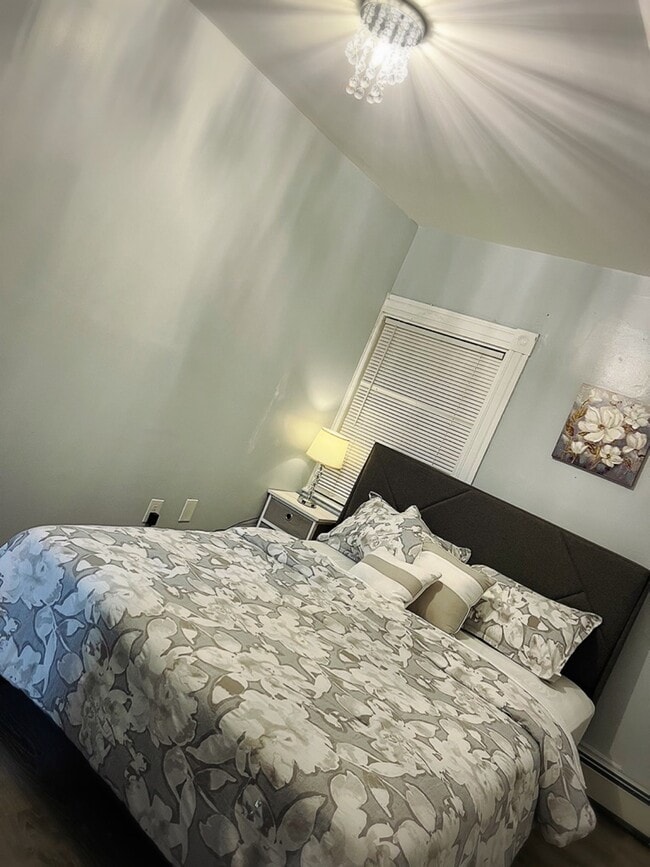 8 Hecla St, Unit 1 in Boston, MA - Foto de edificio - Building Photo