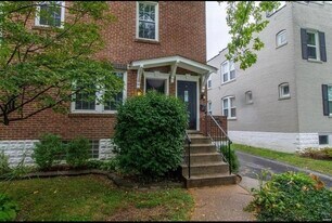 1430 Woodland Dr, Unit 2 in St. Louis, MO - Building Photo