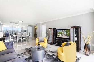 20505 E Country Club Dr, Unit 836 in Aventura, FL - Foto de edificio - Building Photo