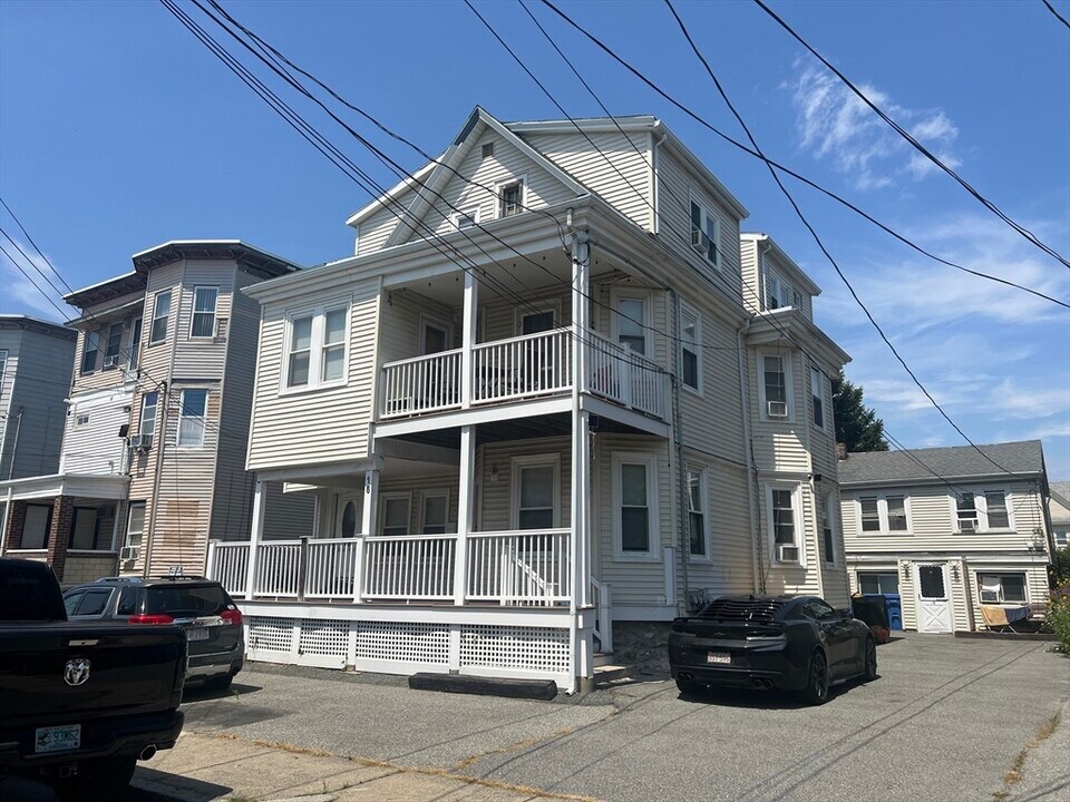 16 Wave Way in Winthrop, MA - Building Photo