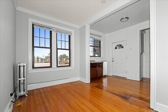 2348 W Addison St in Chicago, IL - Building Photo - Building Photo