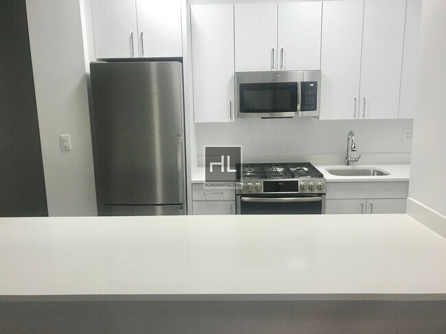 WEST 58 STREET in New York, NY - Building Photo - Building Photo