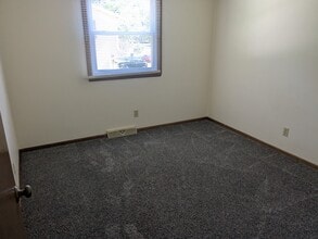 617 11th Ave, Unit 617 11th Ave in Grafton, WI - Building Photo - Building Photo
