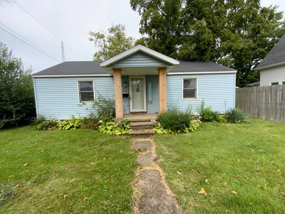 913 Forrest St in Danville, IL - Building Photo