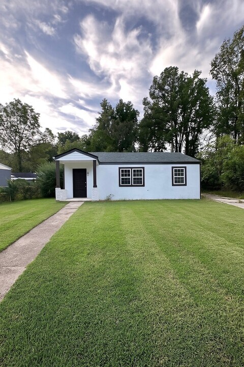 2005 Henry Crumpton Dr in Birmingham, AL - Building Photo