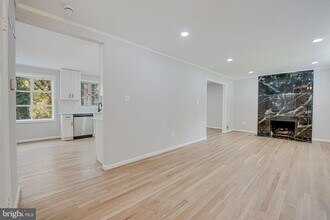 6811 Brisbane St in West Springfield, VA - Building Photo - Building Photo