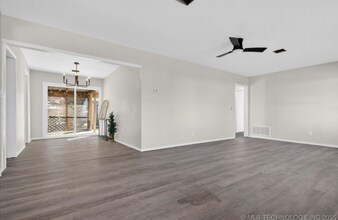 508 NE Avondale Ave in Bartlesville, OK - Foto de edificio - Building Photo