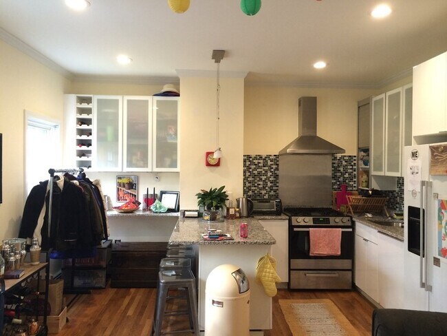 174 Bolton St in Boston, MA - Building Photo - Building Photo