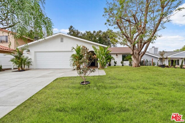 3549 Elm Dr in Calabasas, CA - Foto de edificio - Building Photo