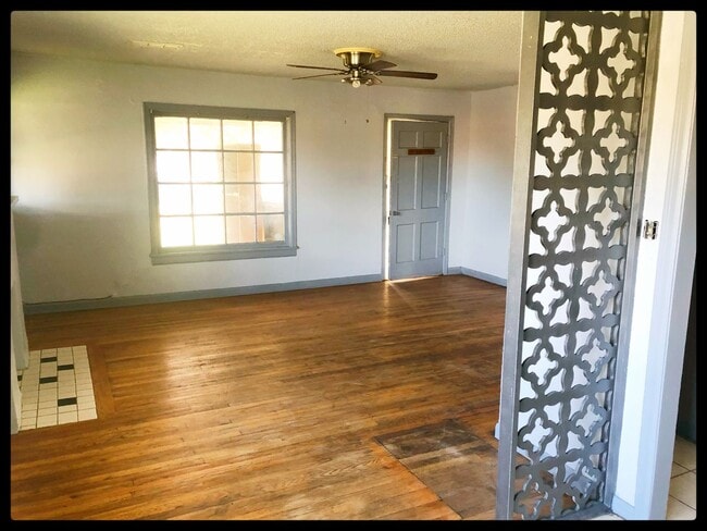 property at 1000 S Lamar St