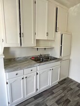 2329 Crenshaw Blvd, Unit 207 in Los Angeles, CA - Foto de edificio - Building Photo