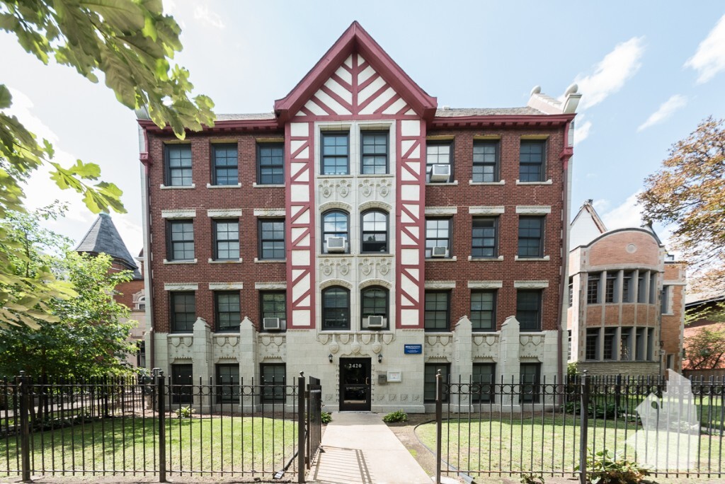 2424 N Kedzie Blvd in Chicago, IL - Building Photo