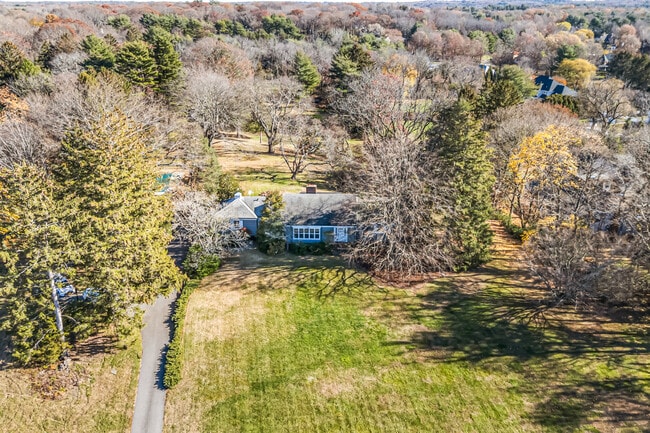 110 Hegemans Ln in Glen Head, NY - Building Photo - Building Photo