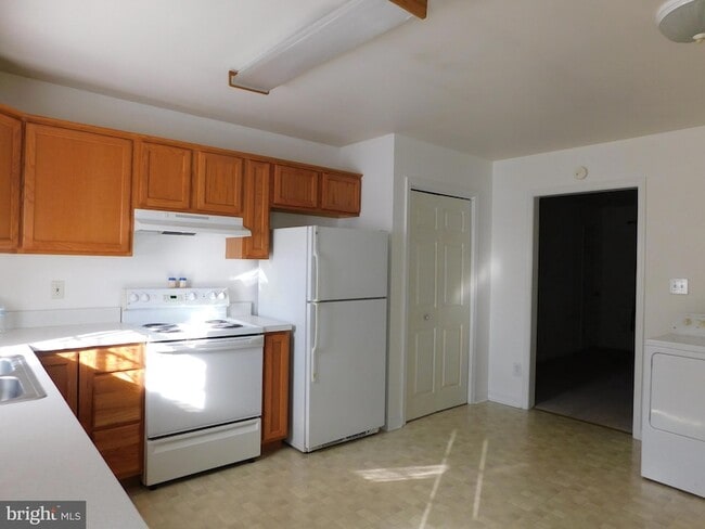 224 W Broaddus Ave in Bowling Green, VA - Building Photo - Building Photo