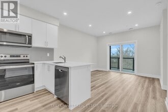 1100 Lackner Pl in Kitchener, ON - Building Photo - Building Photo