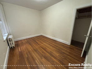 19 Lancaster Ter, Unit 107 in Brookline, MA - Building Photo - Building Photo
